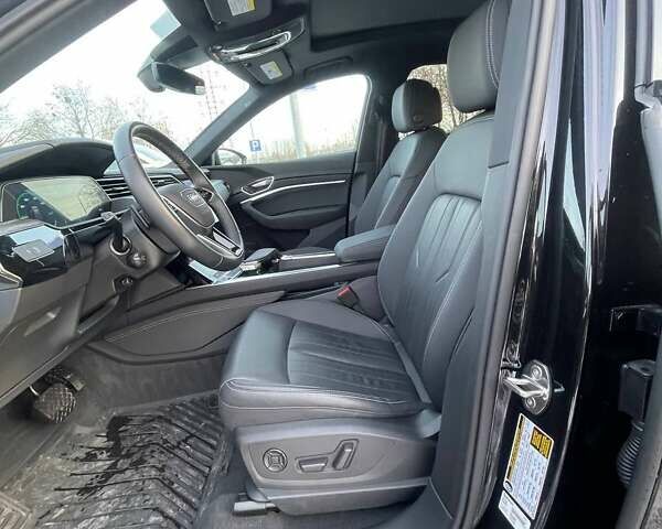 Черный Ауди Q8 Sportback e-tron, объемом двигателя 0 л и пробегом 12 тыс. км за 49100 $, фото 25 на Automoto.ua