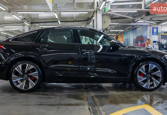 Черный Ауди Q8 Sportback e-tron, объемом двигателя 0 л и пробегом 24 тыс. км за 69800 $, фото 7 на Automoto.ua