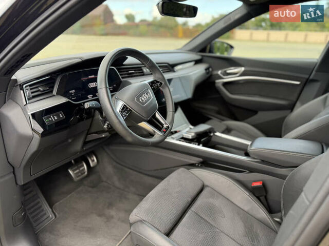Чорний Ауді Q8 Sportback e-tron, об'ємом двигуна 0 л та пробігом 42 тис. км за 49800 $, фото 13 на Automoto.ua