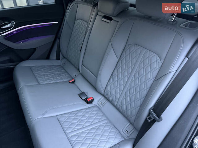 Черный Ауди Q8 Sportback e-tron, объемом двигателя 0 л и пробегом 28 тыс. км за 64999 $, фото 27 на Automoto.ua