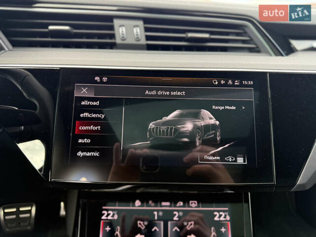 Чорний Ауді Q8 Sportback e-tron, об'ємом двигуна 0 л та пробігом 42 тис. км за 49800 $, фото 22 на Automoto.ua