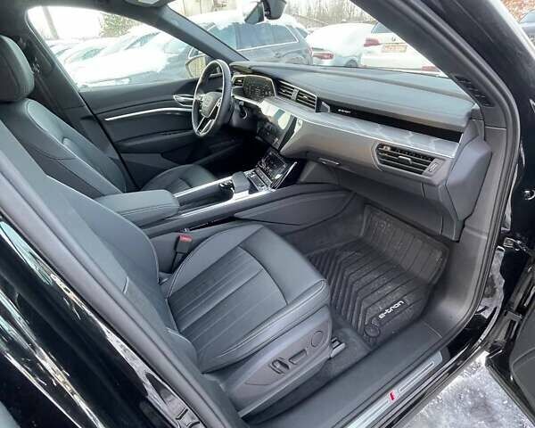 Черный Ауди Q8 Sportback e-tron, объемом двигателя 0 л и пробегом 12 тыс. км за 49100 $, фото 33 на Automoto.ua