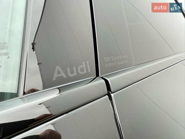 Черный Ауди Q8 Sportback e-tron, объемом двигателя 0 л и пробегом 28 тыс. км за 64999 $, фото 23 на Automoto.ua
