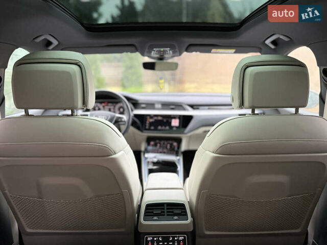 Чорний Ауді Q8 Sportback e-tron, об'ємом двигуна 0 л та пробігом 62 тис. км за 58000 $, фото 104 на Automoto.ua