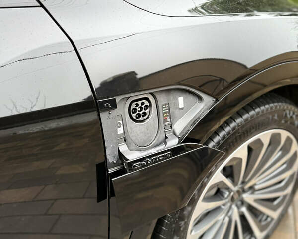 Чорний Ауді Q8 Sportback e-tron, об'ємом двигуна 0 л та пробігом 62 тис. км за 58000 $, фото 99 на Automoto.ua