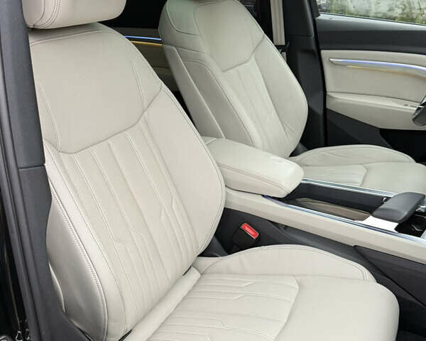 Чорний Ауді Q8 Sportback e-tron, об'ємом двигуна 0 л та пробігом 62 тис. км за 58000 $, фото 94 на Automoto.ua