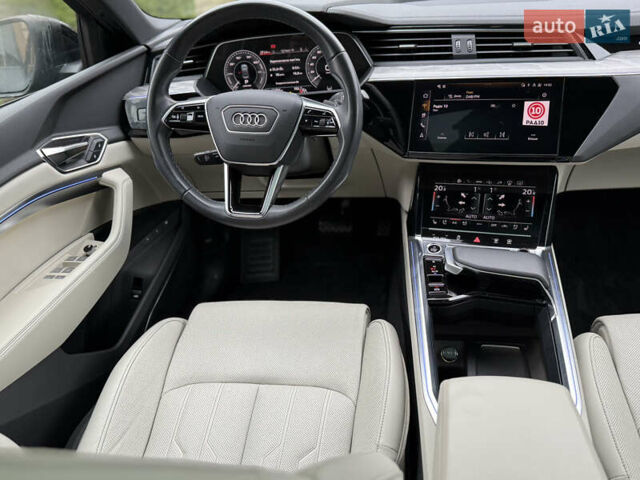 Чорний Ауді Q8 Sportback e-tron, об'ємом двигуна 0 л та пробігом 62 тис. км за 58000 $, фото 76 на Automoto.ua