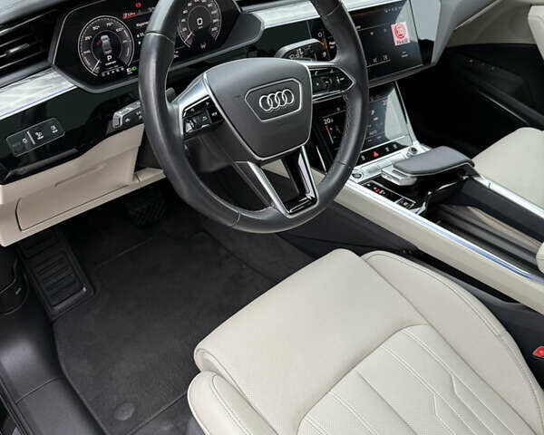 Чорний Ауді Q8 Sportback e-tron, об'ємом двигуна 0 л та пробігом 62 тис. км за 58000 $, фото 112 на Automoto.ua