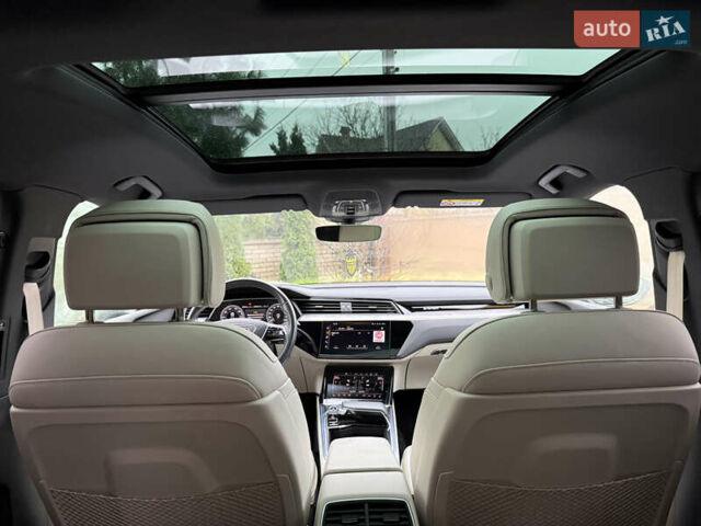 Чорний Ауді Q8 Sportback e-tron, об'ємом двигуна 0 л та пробігом 62 тис. км за 58000 $, фото 111 на Automoto.ua