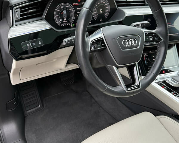 Чорний Ауді Q8 Sportback e-tron, об'ємом двигуна 0 л та пробігом 62 тис. км за 58000 $, фото 59 на Automoto.ua