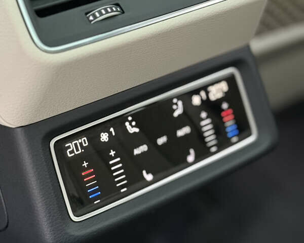 Чорний Ауді Q8 Sportback e-tron, об'ємом двигуна 0 л та пробігом 62 тис. км за 58000 $, фото 73 на Automoto.ua