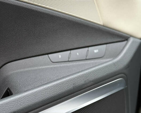 Чорний Ауді Q8 Sportback e-tron, об'ємом двигуна 0 л та пробігом 62 тис. км за 58000 $, фото 54 на Automoto.ua