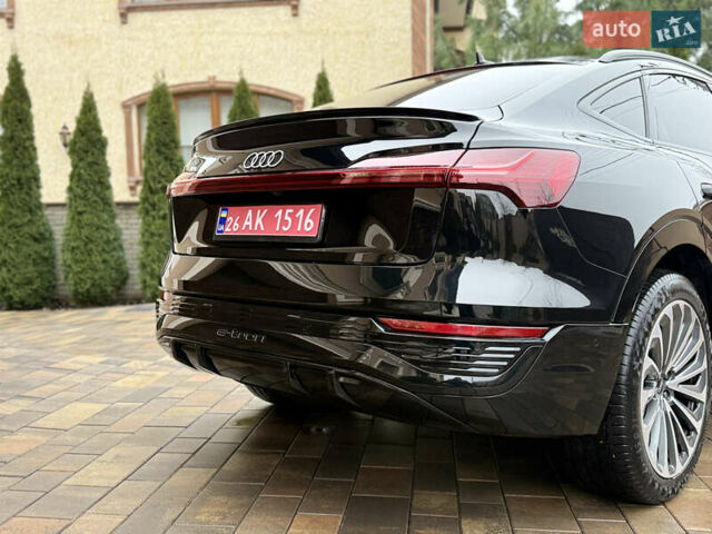 Чорний Ауді Q8 Sportback e-tron, об'ємом двигуна 0 л та пробігом 62 тис. км за 58000 $, фото 16 на Automoto.ua
