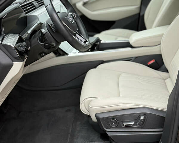 Чорний Ауді Q8 Sportback e-tron, об'ємом двигуна 0 л та пробігом 62 тис. км за 58000 $, фото 47 на Automoto.ua