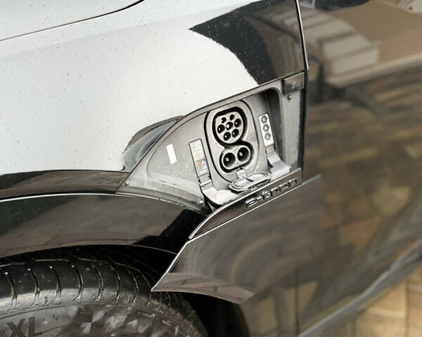 Чорний Ауді Q8 Sportback e-tron, об'ємом двигуна 0 л та пробігом 62 тис. км за 58000 $, фото 102 на Automoto.ua