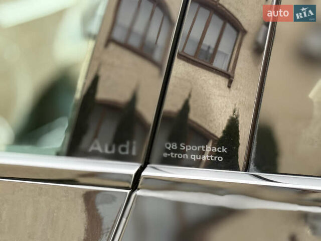 Чорний Ауді Q8 Sportback e-tron, об'ємом двигуна 0 л та пробігом 62 тис. км за 58000 $, фото 34 на Automoto.ua