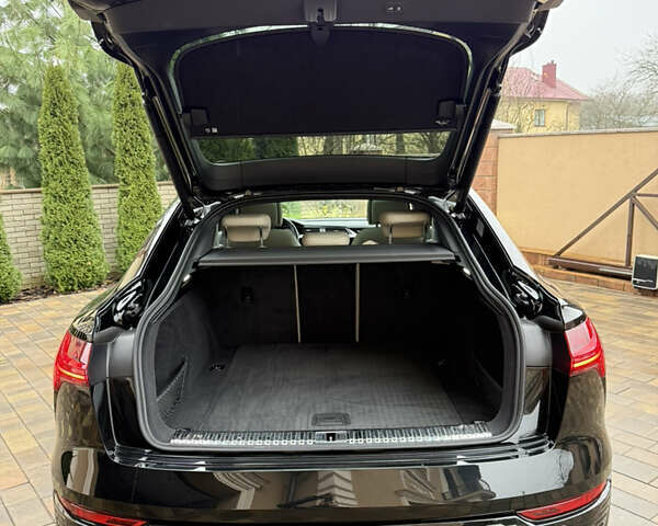 Чорний Ауді Q8 Sportback e-tron, об'ємом двигуна 0 л та пробігом 62 тис. км за 58000 $, фото 106 на Automoto.ua