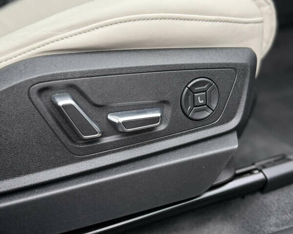 Чорний Ауді Q8 Sportback e-tron, об'ємом двигуна 0 л та пробігом 62 тис. км за 58000 $, фото 90 на Automoto.ua