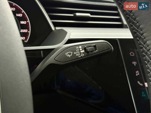 Червоний Ауді Q8 Sportback e-tron, об'ємом двигуна 0 л та пробігом 55 тис. км за 54500 $, фото 64 на Automoto.ua