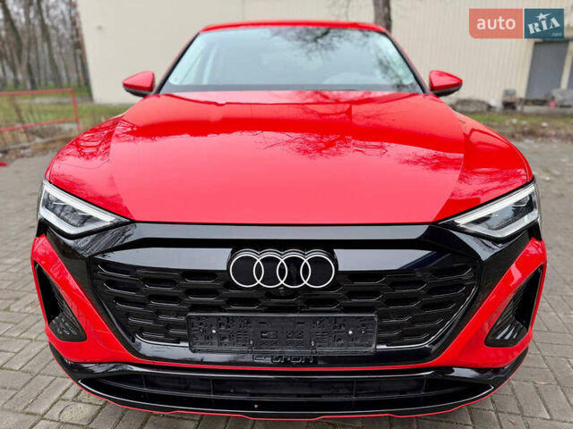 Червоний Ауді Q8 Sportback e-tron, об'ємом двигуна 0 л та пробігом 55 тис. км за 54500 $, фото 2 на Automoto.ua