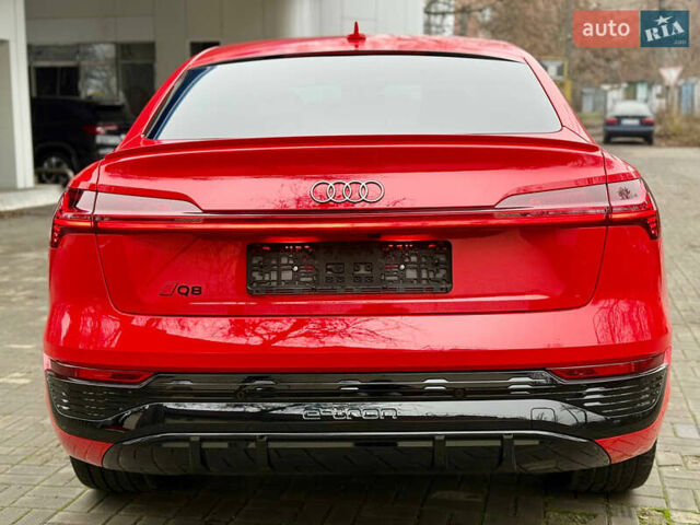 Червоний Ауді Q8 Sportback e-tron, об'ємом двигуна 0 л та пробігом 55 тис. км за 54500 $, фото 18 на Automoto.ua