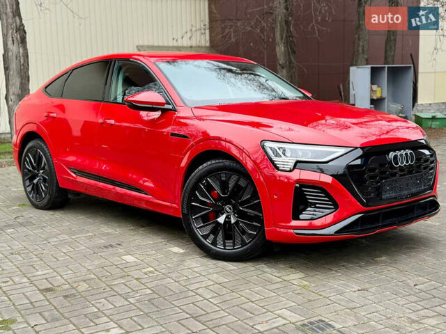 Червоний Ауді Q8 Sportback e-tron, об'ємом двигуна 0 л та пробігом 55 тис. км за 54500 $, фото 12 на Automoto.ua