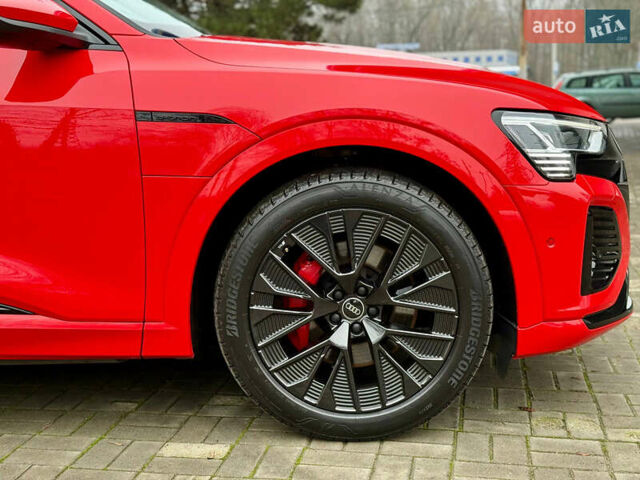 Червоний Ауді Q8 Sportback e-tron, об'ємом двигуна 0 л та пробігом 55 тис. км за 54500 $, фото 4 на Automoto.ua