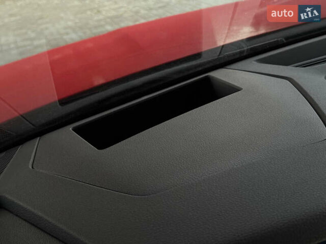 Червоний Ауді Q8 Sportback e-tron, об'ємом двигуна 0 л та пробігом 55 тис. км за 54500 $, фото 67 на Automoto.ua