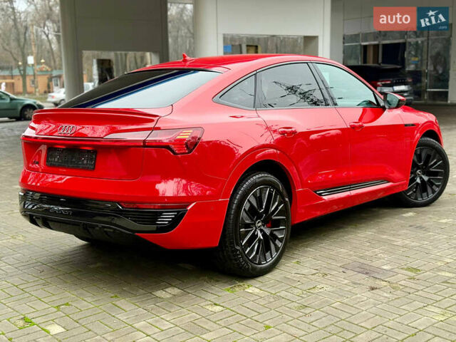 Червоний Ауді Q8 Sportback e-tron, об'ємом двигуна 0 л та пробігом 55 тис. км за 54500 $, фото 10 на Automoto.ua