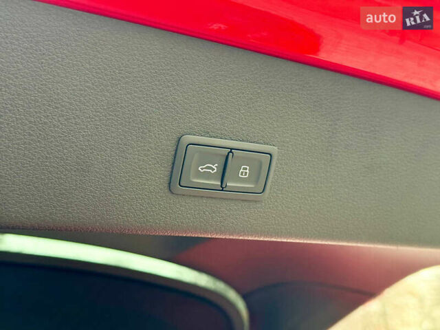 Червоний Ауді Q8 Sportback e-tron, об'ємом двигуна 0 л та пробігом 55 тис. км за 54500 $, фото 30 на Automoto.ua