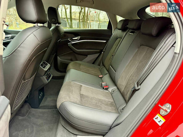 Червоний Ауді Q8 Sportback e-tron, об'ємом двигуна 0 л та пробігом 55 тис. км за 54500 $, фото 27 на Automoto.ua