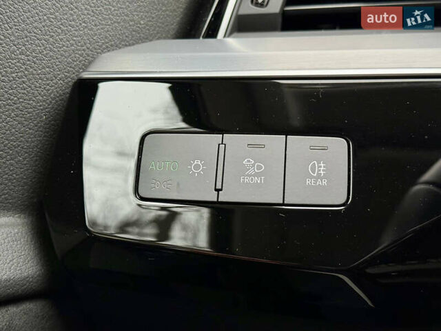 Червоний Ауді Q8 Sportback e-tron, об'ємом двигуна 0 л та пробігом 55 тис. км за 54500 $, фото 62 на Automoto.ua