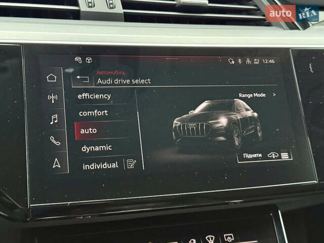 Червоний Ауді Q8 Sportback e-tron, об'ємом двигуна 0 л та пробігом 55 тис. км за 54500 $, фото 56 на Automoto.ua