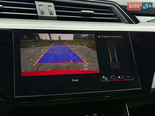 Червоний Ауді Q8 Sportback e-tron, об'ємом двигуна 0 л та пробігом 55 тис. км за 54500 $, фото 57 на Automoto.ua