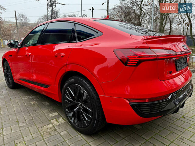 Червоний Ауді Q8 Sportback e-tron, об'ємом двигуна 0 л та пробігом 55 тис. км за 54500 $, фото 9 на Automoto.ua