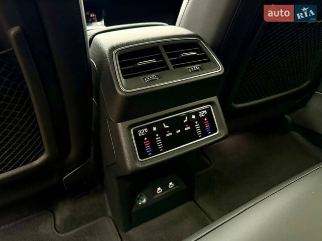 Червоний Ауді Q8 Sportback e-tron, об'ємом двигуна 0 л та пробігом 55 тис. км за 54500 $, фото 41 на Automoto.ua