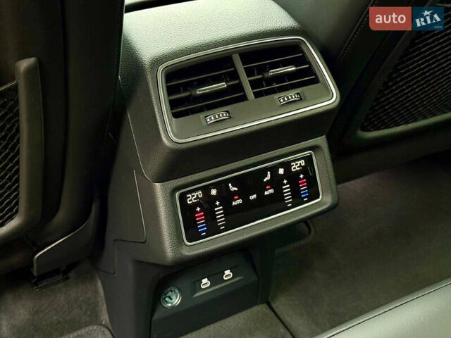 Червоний Ауді Q8 Sportback e-tron, об'ємом двигуна 0 л та пробігом 55 тис. км за 54500 $, фото 40 на Automoto.ua