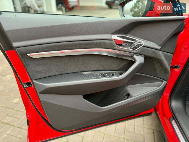 Червоний Ауді Q8 Sportback e-tron, об'ємом двигуна 0 л та пробігом 55 тис. км за 54500 $, фото 22 на Automoto.ua