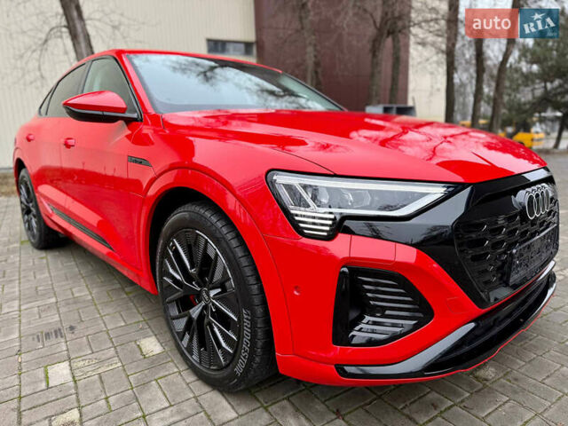 Червоний Ауді Q8 Sportback e-tron, об'ємом двигуна 0 л та пробігом 55 тис. км за 54500 $, фото 3 на Automoto.ua