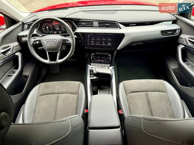 Червоний Ауді Q8 Sportback e-tron, об'ємом двигуна 0 л та пробігом 55 тис. км за 54500 $, фото 36 на Automoto.ua
