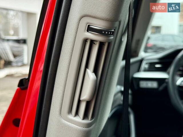 Червоний Ауді Q8 Sportback e-tron, об'ємом двигуна 0 л та пробігом 55 тис. км за 54500 $, фото 34 на Automoto.ua