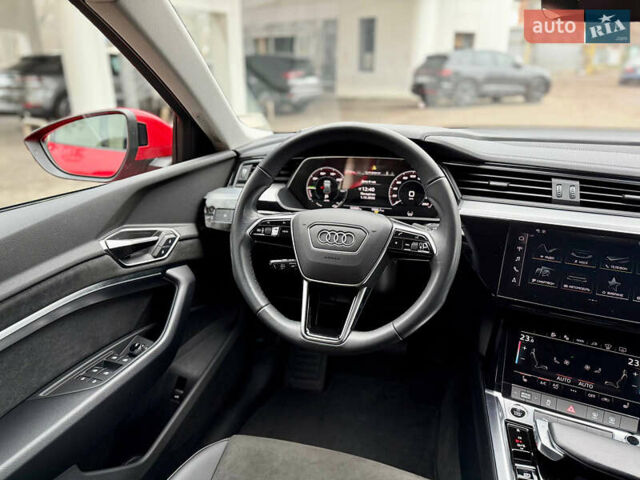Червоний Ауді Q8 Sportback e-tron, об'ємом двигуна 0 л та пробігом 55 тис. км за 54500 $, фото 37 на Automoto.ua
