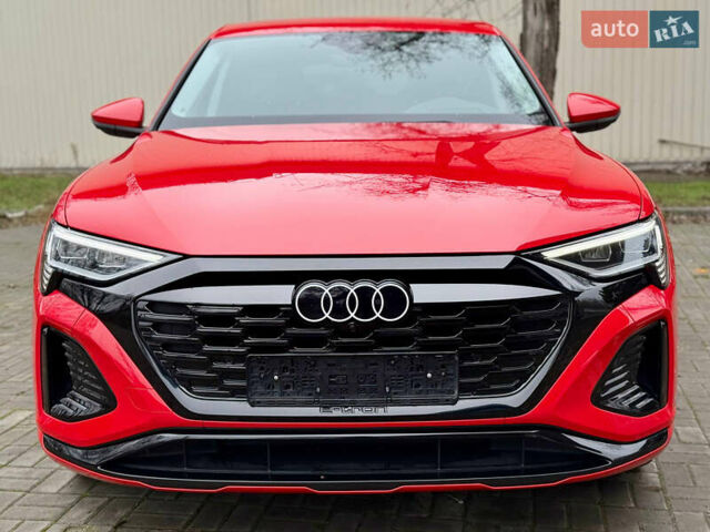 Червоний Ауді Q8 Sportback e-tron, об'ємом двигуна 0 л та пробігом 55 тис. км за 54500 $, фото 17 на Automoto.ua