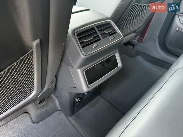 Серый Ауди Q8 Sportback e-tron, объемом двигателя 0 л и пробегом 15 тыс. км за 65000 $, фото 85 на Automoto.ua