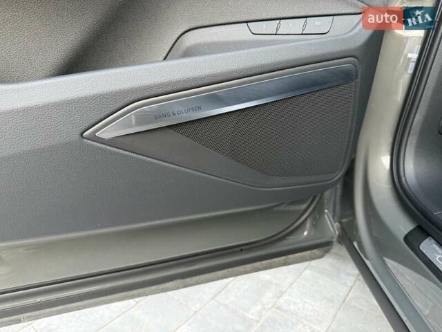 Серый Ауди Q8 Sportback e-tron, объемом двигателя 0 л и пробегом 15 тыс. км за 65000 $, фото 49 на Automoto.ua