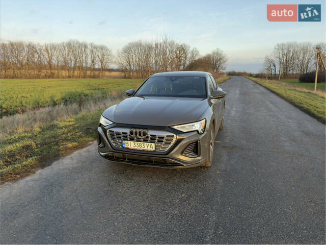 Серый Ауди Q8 Sportback e-tron, объемом двигателя 0 л и пробегом 47 тыс. км за 54000 $, фото 1 на Automoto.ua