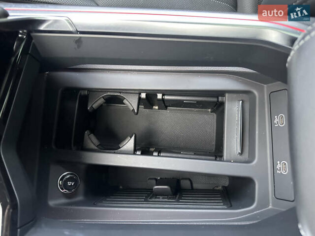 Серый Ауди Q8 Sportback e-tron, объемом двигателя 0 л и пробегом 45 тыс. км за 64900 $, фото 30 на Automoto.ua