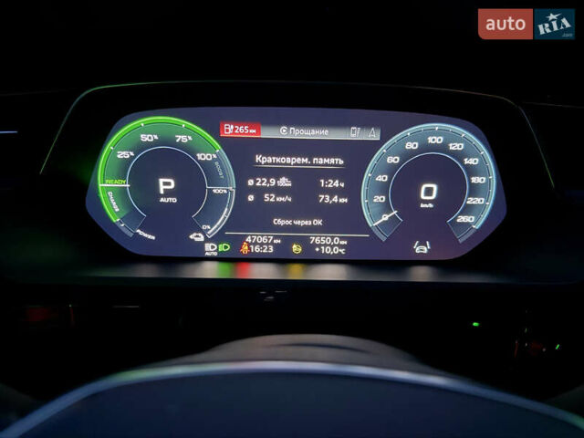 Серый Ауди Q8 Sportback e-tron, объемом двигателя 0 л и пробегом 47 тыс. км за 54000 $, фото 7 на Automoto.ua