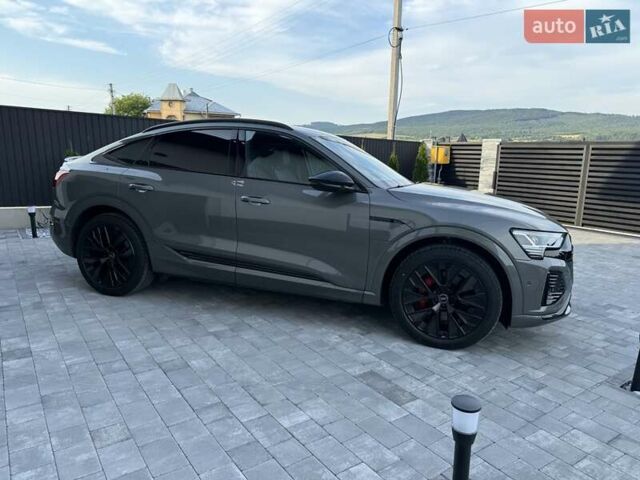 Серый Ауди Q8 Sportback e-tron, объемом двигателя 0 л и пробегом 15 тыс. км за 65000 $, фото 35 на Automoto.ua