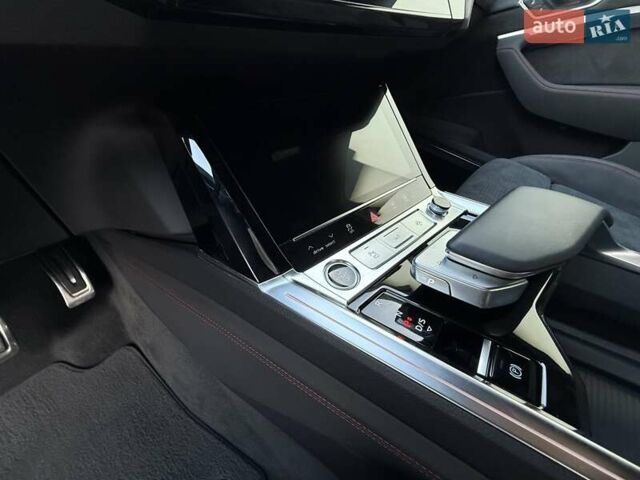 Серый Ауди Q8 Sportback e-tron, объемом двигателя 0 л и пробегом 15 тыс. км за 65000 $, фото 125 на Automoto.ua